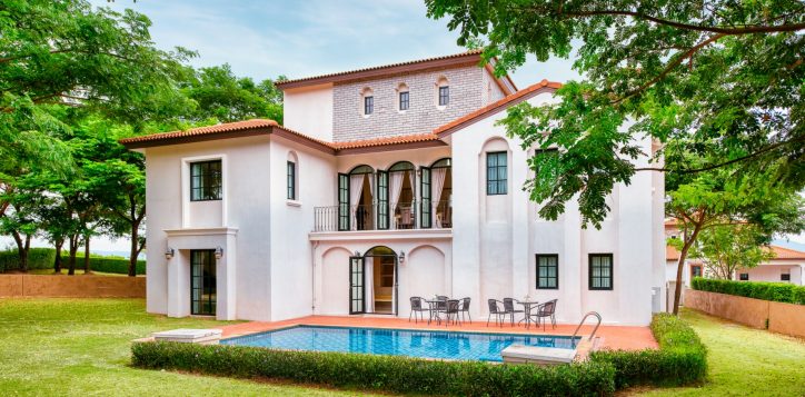 movenpick-khaoyai_5bedroom-pool-villa-2-2