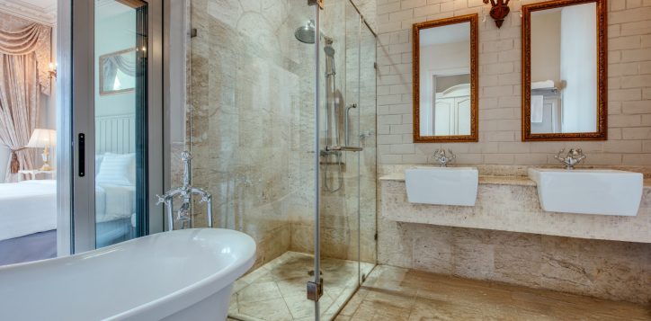 movenpick-khaoyai_deluxe-restroom-2-2
