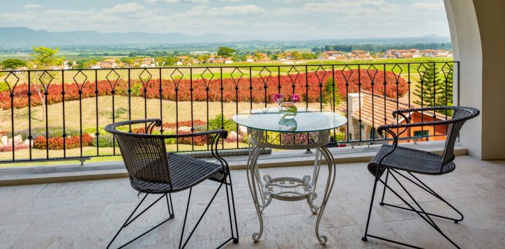 movenpick-khaoyai_executive-deluxe-balcony-2-2