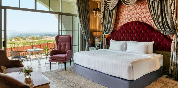 movenpick-khaoyai_executive-deluxe-king-bedroom-2-2