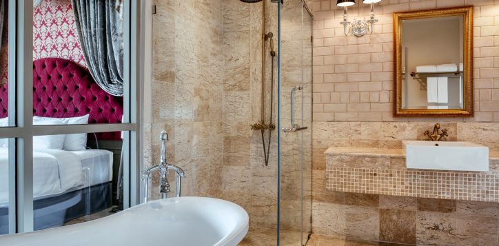 movenpick-khaoyai_executive-deluxe-restroom-2-2
