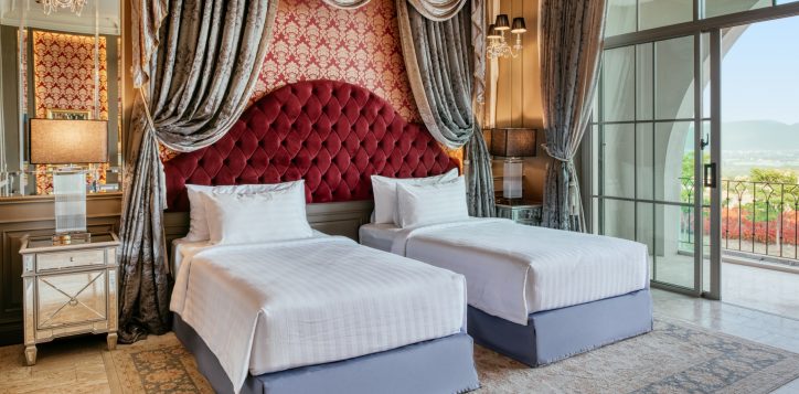 movenpick-khaoyai_executive-deluxe-twin-bedroom-2-2