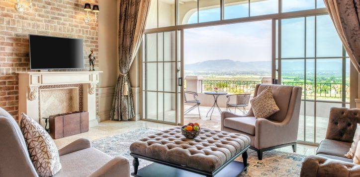 movenpick-khaoyai_penthouse_living-room2-2-2
