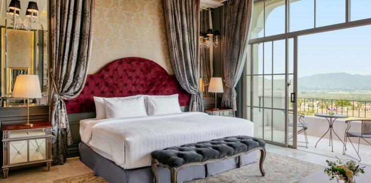 movenpick-khaoyai_penthouse_master-bedroom-2-2