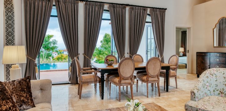 movenpick-khaoyai_2bedroom-pool-villa_living-room-2