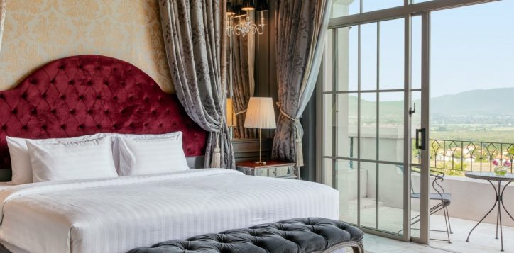 movenpick-khaoyai_penthouse_master-bedroom-3