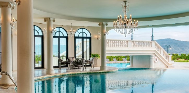 movenpick-khaoyai_swimming-pool_indoor
