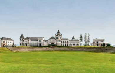 movenpick-khaoyai_main-building1-1-390x250-2