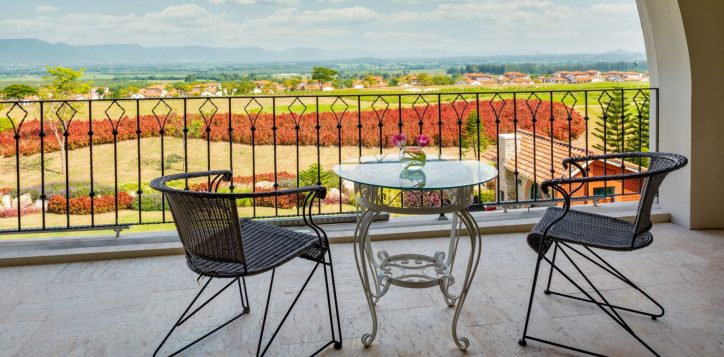 movenpick-resort-khao-yai_executive-deluxe-with-balcony-2
